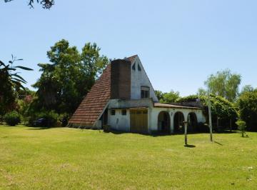 Casa · 130m² · 4 Ambientes · 1 Cochera · Casa en Venta - 3 Dorm. 2 Baños - 130 m² - Chascomus