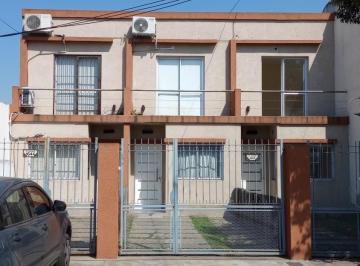 Casa · 85m² · 3 Ambientes · 1 Cochera · Casa en Venta - 2 Dorm. 1 Baño - Cochera - 130 m² - Ituzaingó