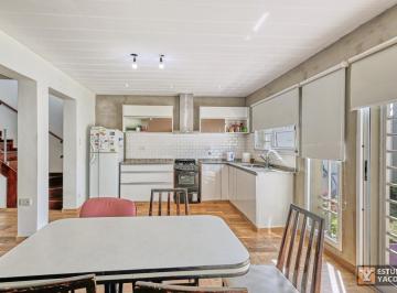 Casa · 106m² · 5 Ambientes · 2 Cocheras · Dúplex Venta - 3 Dorm. 2 Baños 2 Cochera - 120,36 m² - Villa Elvira, La Plata