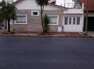 Casa · 60m² · 3 Ambientes · Casa en Venta - 2 Dorm. 1 Baños 1 Cochera - 80 m² - Mar del Plata