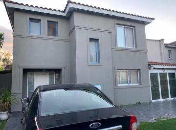 Casa · 220m² · 5 Ambientes · 2 Cocheras · Casa en Venta - 3 Dorm. 3 Baños 2 Cocheras - 450 m² - La Candela, Pilar