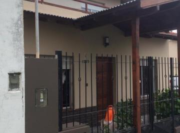 Casa · 250m² · 6 Ambientes · 1 Cochera · Casa en Venta - 4 Dorm. 2 Baños - 360 m² - Miramar