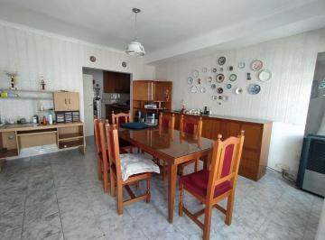 Casa · 90m² · 3 Ambientes · 2 Cocheras · Casa en Venta - 2 Dorm. 1 Baño 2 Cocheras - 236 m² - Mar del Plata