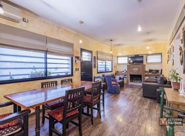 Casa · 150m² · 5 Ambientes · 4 Cocheras · Casa Venta - 4 Dorm. 2 Baños - Cocheras - Pileta - 150 m² - Tolosa, La Plata