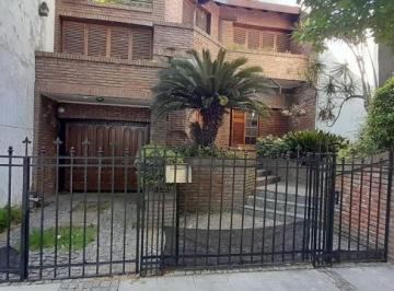 Casa · 280m² · 4 Ambientes · 1 Cochera · Casa en Venta - 3 Dorm. 5 Baños 1 Cochera - 300 m² - Villa Urquiza