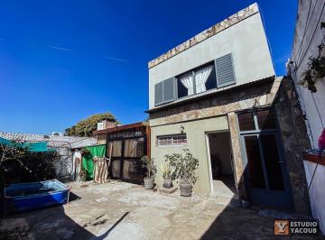 PH · 135m² · 5 Ambientes · PH en Venta - 3 Dorm. 2 Baños - 200 m² - La Plata