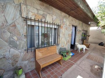 Casa · 127m² · 7 Ambientes · Casa en Venta - 5 Dorm. 1 Baño - 127 m² - Villa Elvira, La Plata