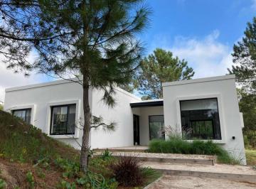 Casa · 140m² · 4 Ambientes · Casa en Venta - 3 Dorm. 2 Baños - 1000 m² - Pinamar