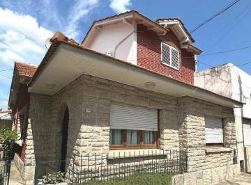 Casa · 139m² · 6 Ambientes · Casa en Venta - 5 Dorm. 3 Baños - 160 m² - Mar del Plata