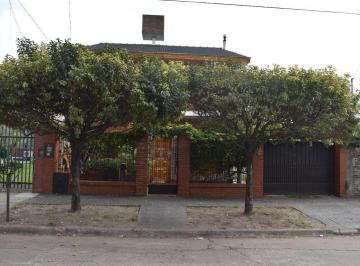 Casa · 225m² · 5 Ambientes · 1 Cochera · Casa en Venta - 3 Dorm. 2 Baños - Cochera - 398 m² - Ituzaingó