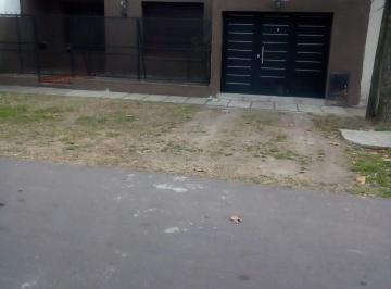 Casa · 95m² · 5 Ambientes · Casa en Venta - 2 Dorm. 1 Baño - Cochera - 242 m² - Ensenada