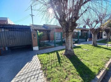 Casa · 100m² · 2 Ambientes · 1 Cochera · Casa en Venta - 2 Dorm. 1 Baño Cochera - 300 m² - Almirante Brown, Buenos Aires