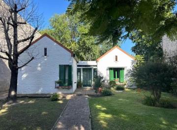Casa · 150m² · 4 Ambientes · 1 Cochera · Casa en Venta - 3 Dorm. 2 Baños - Cochera - 900 m² - San Carlos, La Plata