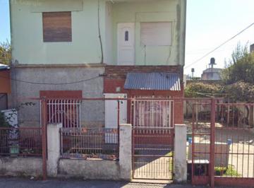 Casa · 229m² · 6 Ambientes · Casa en Venta - 4 Dorm. 2 Baños - Cochera - 450 m² - Laferrere, La Matanza