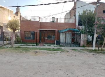 Casa · 300m² · 5 Ambientes · 1 Cochera · Casa en Venta - 3 Dorm. 2 Baños - Cochera - 528 m² - Gregorio de Laferrere, La Matanza