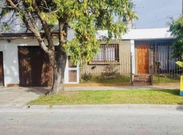 PH · 70m² · 4 Ambientes · 1 Cochera · PH en Venta - 3 Dorm. 1 Baño - 128 m² - Castelar Norte