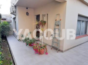 Casa · 121m² · 4 Ambientes · Casa en Venta - 3 Dorm. 2 Baños - 233.34 m² - Lanús
