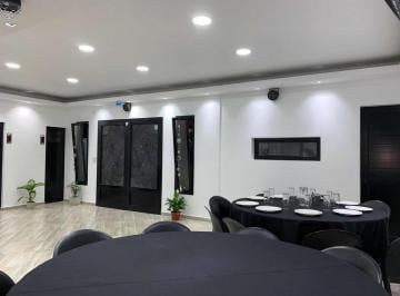 Edificio · 144m² · 2 Ambientes · 2 Cocheras · Edificio Comercial en Venta - 2 Baños Cocina - 188 m² - Pilar
