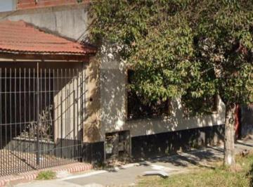 Casa · 80m² · 2 Ambientes · 1 Cochera · Casa en Venta - 1 Dormitorio 1 Baño - 100 m² - Monte Chingolo, Lanús