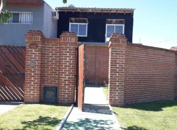 Casa · 200m² · 3 Ambientes · 2 Cocheras · Casa en Venta - 2 Dorm. 1 Baño - Cocheras - 465 m² - Los Hornos, La Plata