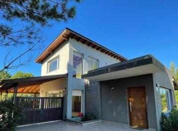 Casa · 180m² · 5 Ambientes · 1 Cochera · Casa en Venta - 3 Dorm. 3 Baños - Cochera - 680 m² - Pinamar