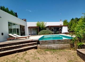 Casa · 250m² · 4 Ambientes · 4 Cocheras · Casa en Venta - 3 Dorm. 3 Baños - Cocheras - 2.100 m² - Pinamar