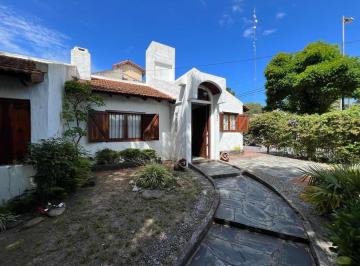 Casa · 120m² · 4 Ambientes · 2 Cocheras · Casa en Venta - 3 Dorm. 3 Baños - Cochera - 225 m² - San Clemente del Tuyú