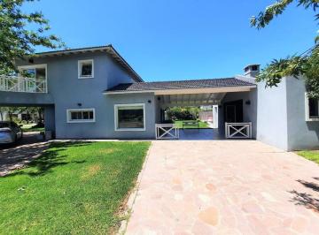 Casa · 220m² · 4 Ambientes · 1 Cochera · Casa en Venta - 3 Dorm. 4 Baños - Cochera - 1.500 m² - Haras del Sur I, La Plata
