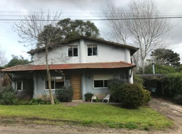 Casa · 280m² · 6 Ambientes · 1 Cochera · Casa en Venta - 4 Dorm. 3 Baños - Cochera - 506 m² - Los Acantilados, Mar del Plata