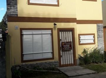 Casa · 70m² · 3 Ambientes · 1 Cochera · Dúplex en Venta - 2 Dorm. 2 Baños - Cochera - 70 m² - Costa Azul
