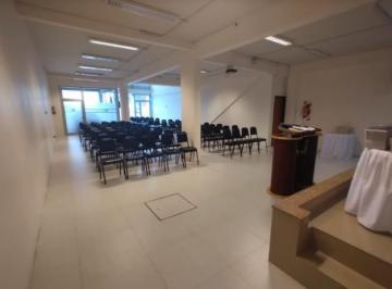 Local comercial · 200m² · 3 Ambientes · 1 Cochera · Local en Venta - 2 Salones - Deposito - 1 Baño - Cochera - 270 m² - Río Grande, Tierra del Fuego