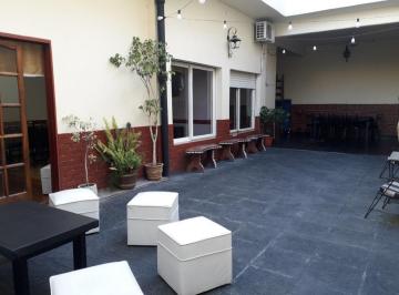 Casa · 220m² · 5 Ambientes · Casa en Venta - 4 Dorm. 3 Baños - 240 m² - Nueva Pompeya