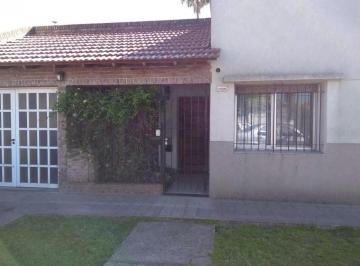 Casa · 134m² · 4 Ambientes · 1 Cochera · Casa en Venta - 3 Dorm. 3 Baños - 360 m² - Los Hornos, La Plata