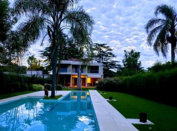 Casa · 400m² · 6 Ambientes · 2 Cocheras · Casa en Venta - 4 Dorm. 3 Baños - Cochera - 1608 m² - Villa Elisa