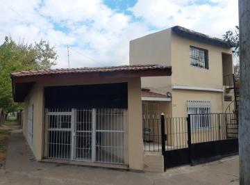 Casa · 200m² · 5 Ambientes · 2 Cocheras · Casa en Venta - 2 Dorm. 3 Baños - Cochera - Departamentos - Merlo