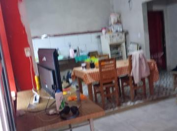 Casa · 130m² · 4 Ambientes · Casa a Refaccionar en Venta - 2 Dorm. 2 Baños - 200 m² - Guernica