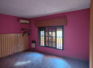 Casa · 190m² · 5 Ambientes · 1 Cochera · Casa en Venta - 4 Dorm. 3 Baños - Cochera - 200 m² - Isidro Casanova