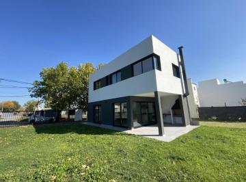 Casa · 100m² · 4 Ambientes · 1 Cochera · Casa en Venta - 2 Dorm. 2 Baños - Cochera - 280 m² - Manuel B. Gonnet