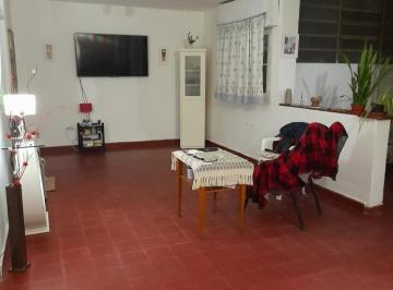 Departamento · 74m² · 4 Ambientes · Departamento en Venta - 3 Dorm. 1 Baño - Cochera - 74 m² - Lanús