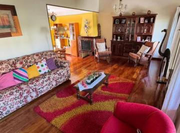 Casa · 210m² · 5 Ambientes · 4 Cocheras · Casa en Venta - 4 Dorm. 4 Baños - Cocheras - 330 m² - La Matanza