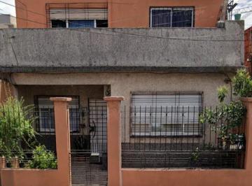 PH · 70m² · 3 Ambientes · 1 Cochera · PH en Venta - 2 Dorm. 1 Baño - 102 m² - Merlo