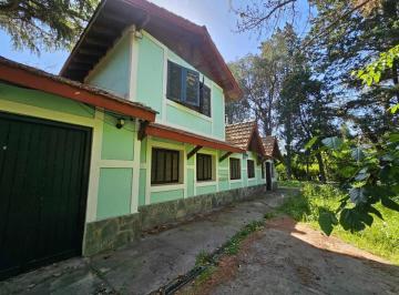 Casa · 350m² · 5 Ambientes · 1 Cochera · Casa en Venta - 4 Dorm. 5 Baños - 2.700 m² - Ezeiza