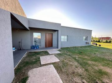 Casa · 356m² · 4 Ambientes · 2 Cocheras · Casa en Venta - 3 Dorm. 3 Baños - 2.000 m² - San Andrés de Giles