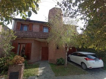 Casa · 180m² · 5 Ambientes · 2 Cocheras · Casa en Venta - 4 Dorm. 3 Baños - Cochera - 250 m² - Balcarce