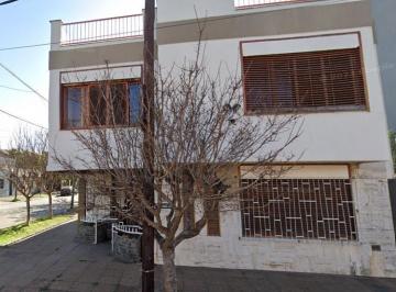 Casa · 270m² · 4 Ambientes · 3 Cocheras · Casa en Venta - 3 Dorm. 3 Baños - 380 m² - Lanús Oeste