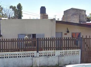 Casa · 65m² · 3 Ambientes · 1 Cochera · Casa en Venta - 2 Dorm. 2 Baños - Cochera - 240 m² - Burzaco