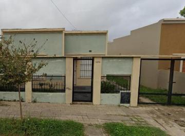 Casa · 80m² · 3 Ambientes · 1 Cochera · Casa en Venta - 2 Dorm. 1 Baño - Cochera - 250 m² - Magdalena