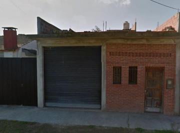 Casa · 170m² · 5 Ambientes · 3 Cocheras · Casa en Venta - 3 Dorm. 2 Baños - Cochera - Local - 200 m² - Mar de Ajó