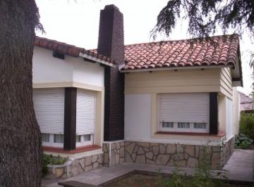 Casa · 190m² · 4 Ambientes · Casa en Venta - 3 Dorm. 2 Baños - 666 m² - Magdalena