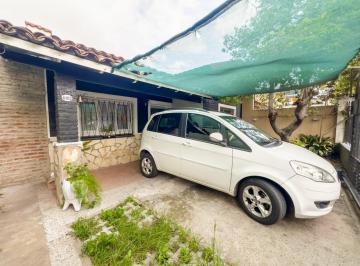 Casa · 120m² · 3 Ambientes · Casa en Venta - 2 Dorm. 1 Baño - 330 m² - Caseros